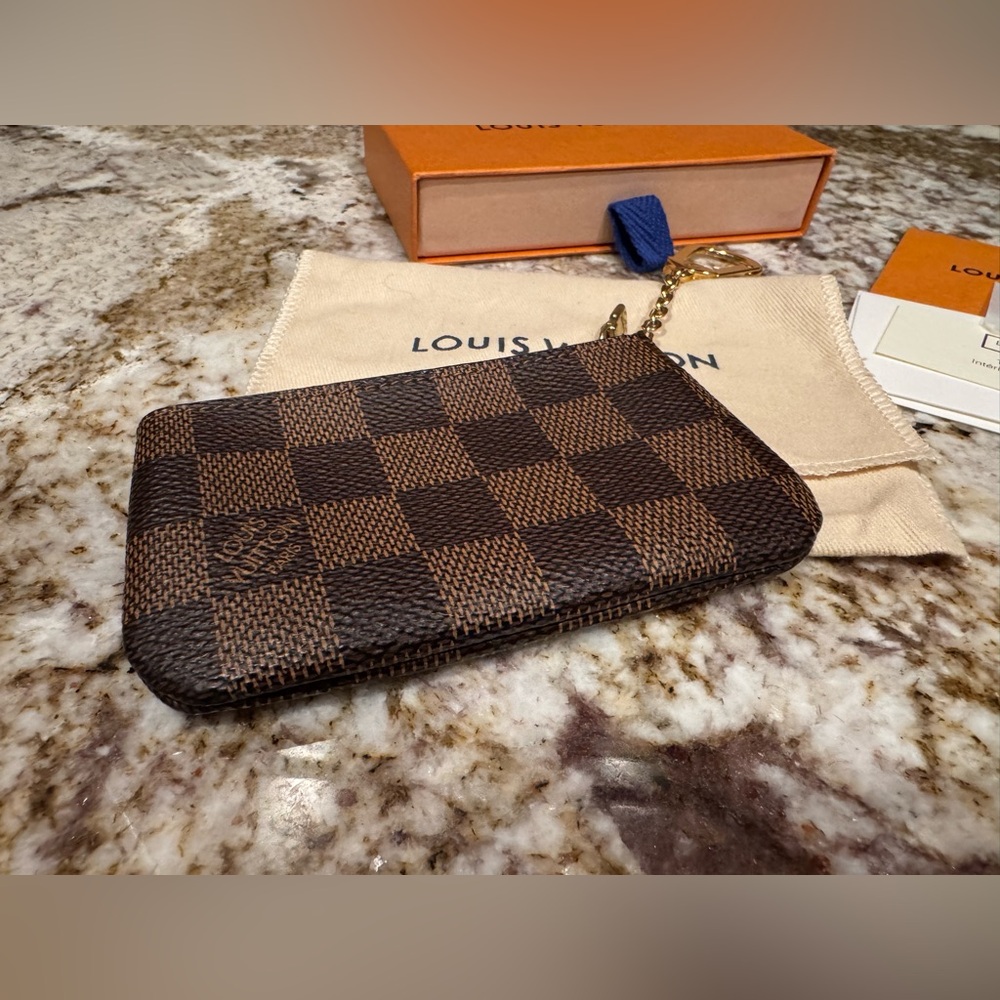 ⭐️ AUTHENTIC LV LOUIS VUITTON KEY POUCH DAMIER EBENE CLES N62658 ⭐️ - Picture 3 of 12